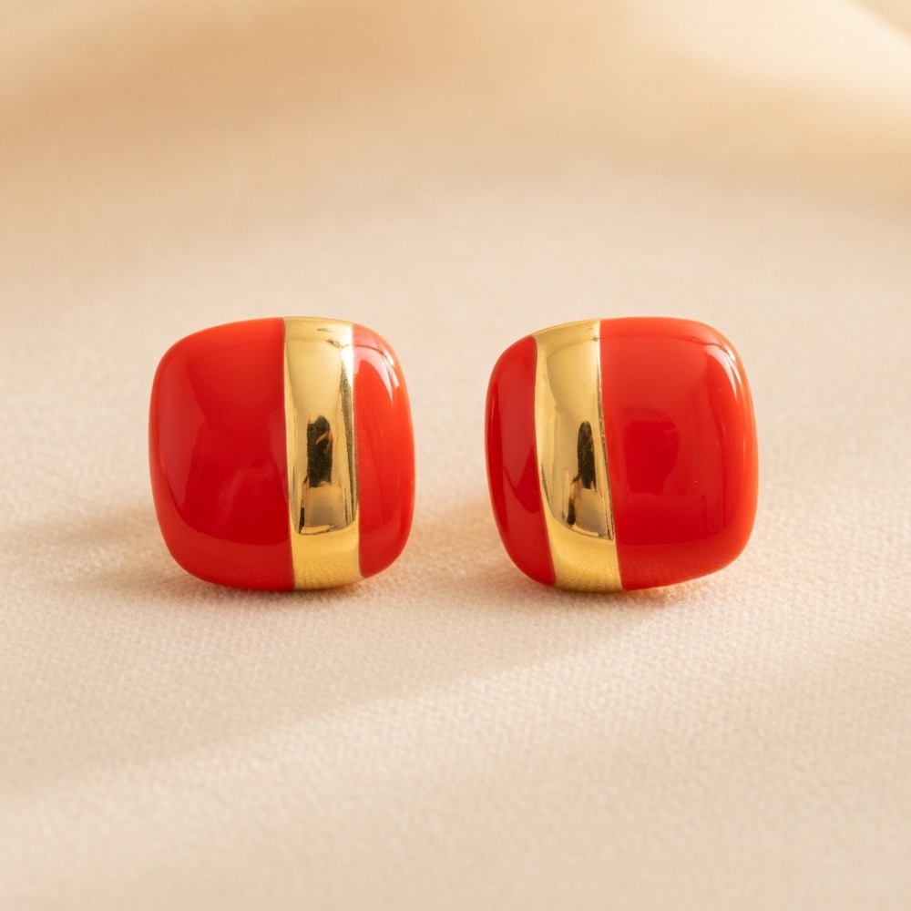 Vintage SARAH COVENTRY Red Gold Tone Square Clip on Earrings Stamped Signed - Picture 1 of 3